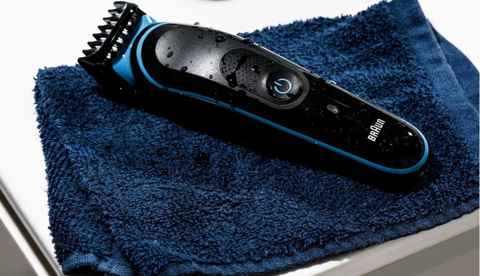 Waterproof beard trimmer